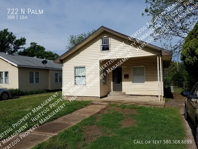 Building Photo - 722 N Palm St