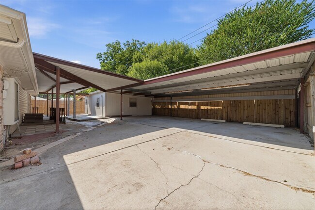 Building Photo - 1410 Lexington Blvd