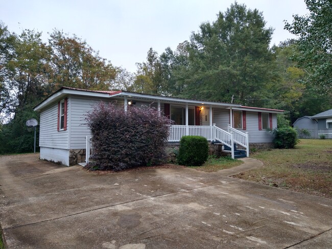 Building Photo - 4022 Oakwood Dr