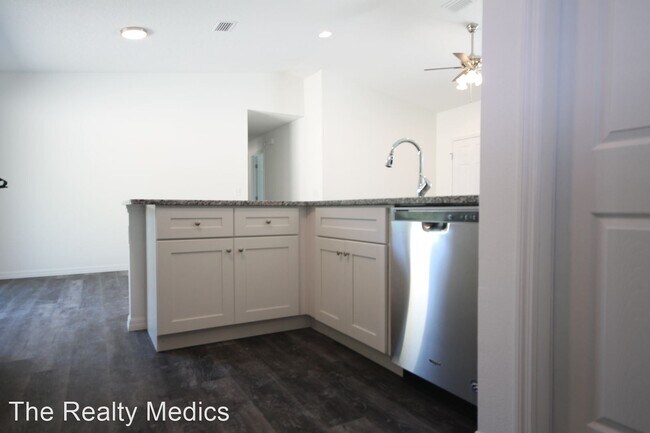 Building Photo - 3 br, 2 bath House - 25 Elm Rd