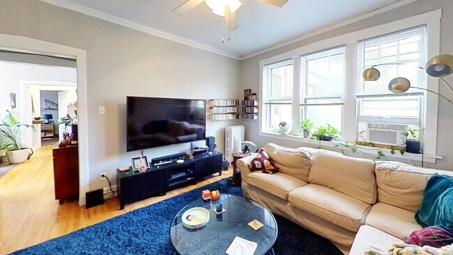 Foto del edificio - 1337 W Addison St