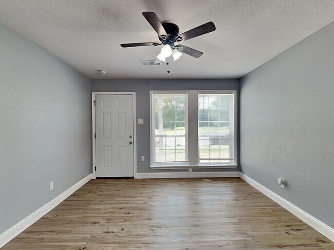 Photo - 2343 E Pentagon Pkwy House