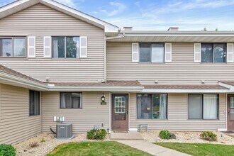 Building Photo - 7633 Wedgewood Ct