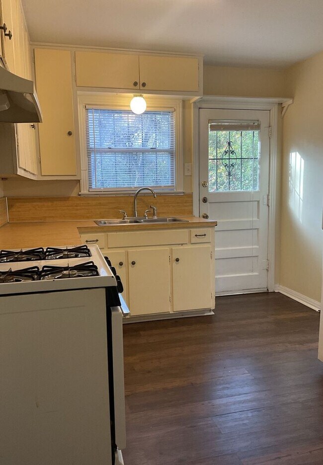 Foto del edificio - COMING SOON!