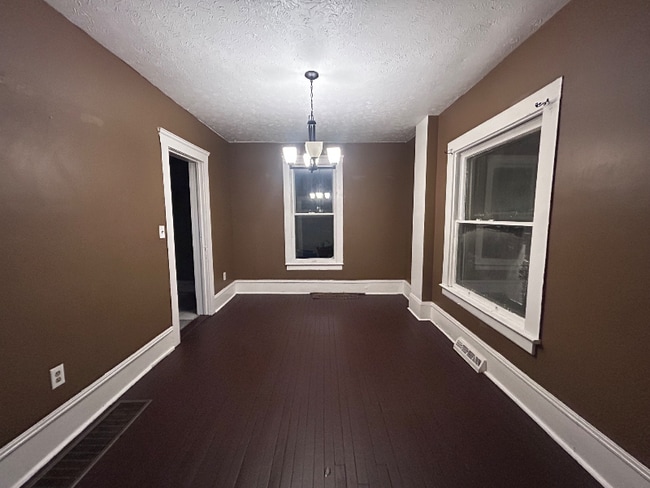 Foto del edificio - 12310 Watterson Ave