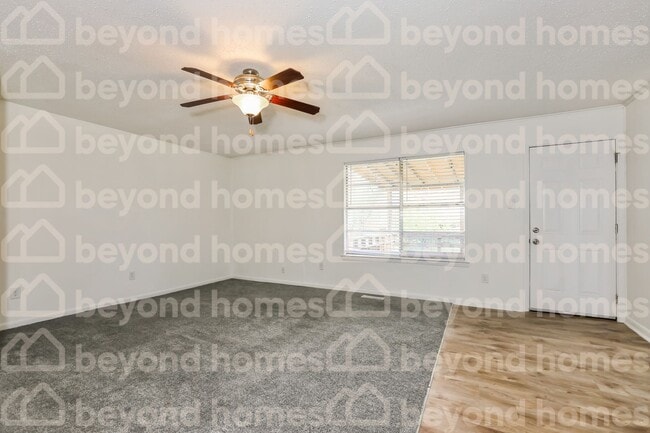 Building Photo - Beautiful & cozy 3 bedroom / 2 full bath w...