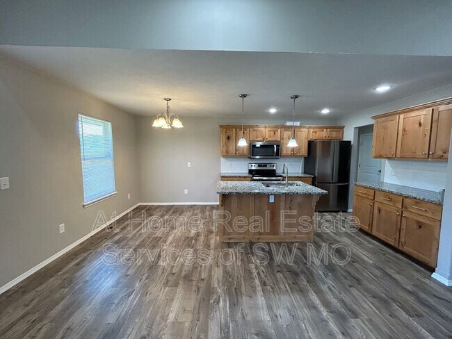 Foto del edificio - 231 W Canterbury Ln