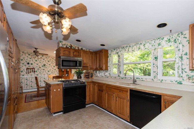 Building Photo - 9 Mobrey Ln