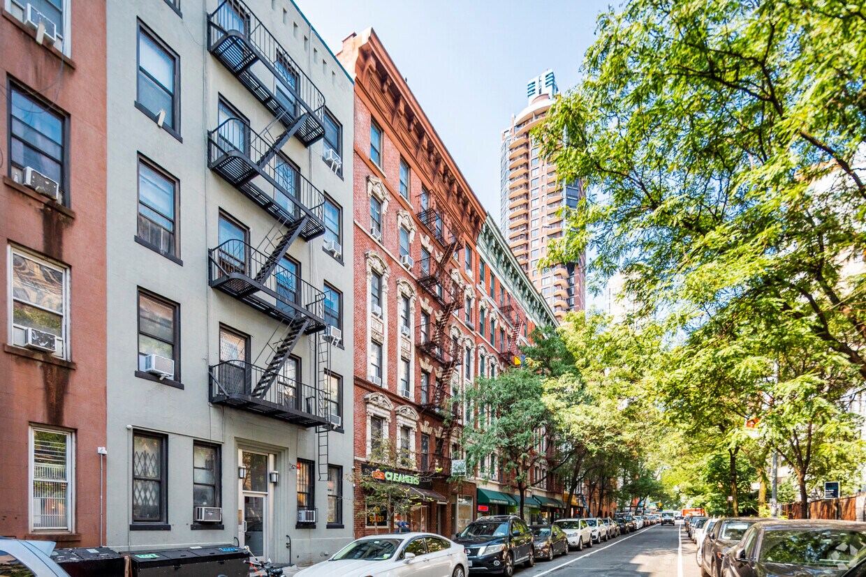 Primary Photo - 338-340 E 65th St