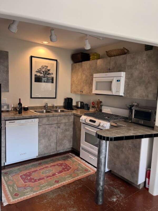 Foto del edificio - 18 Comanche Rd