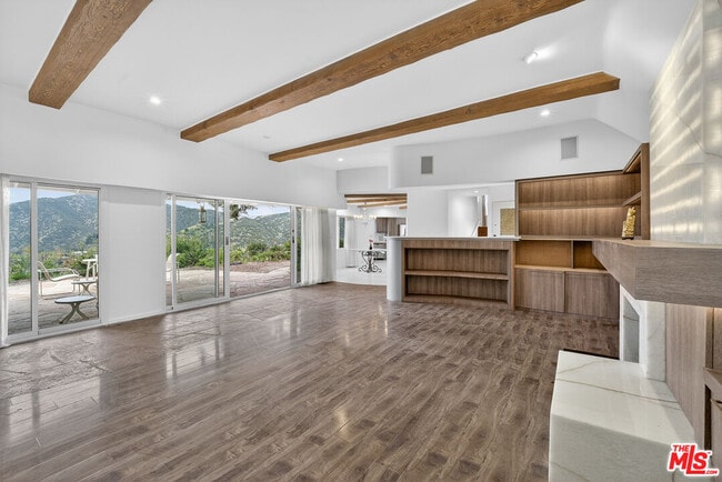 Building Photo - 935 Linda Flora Dr