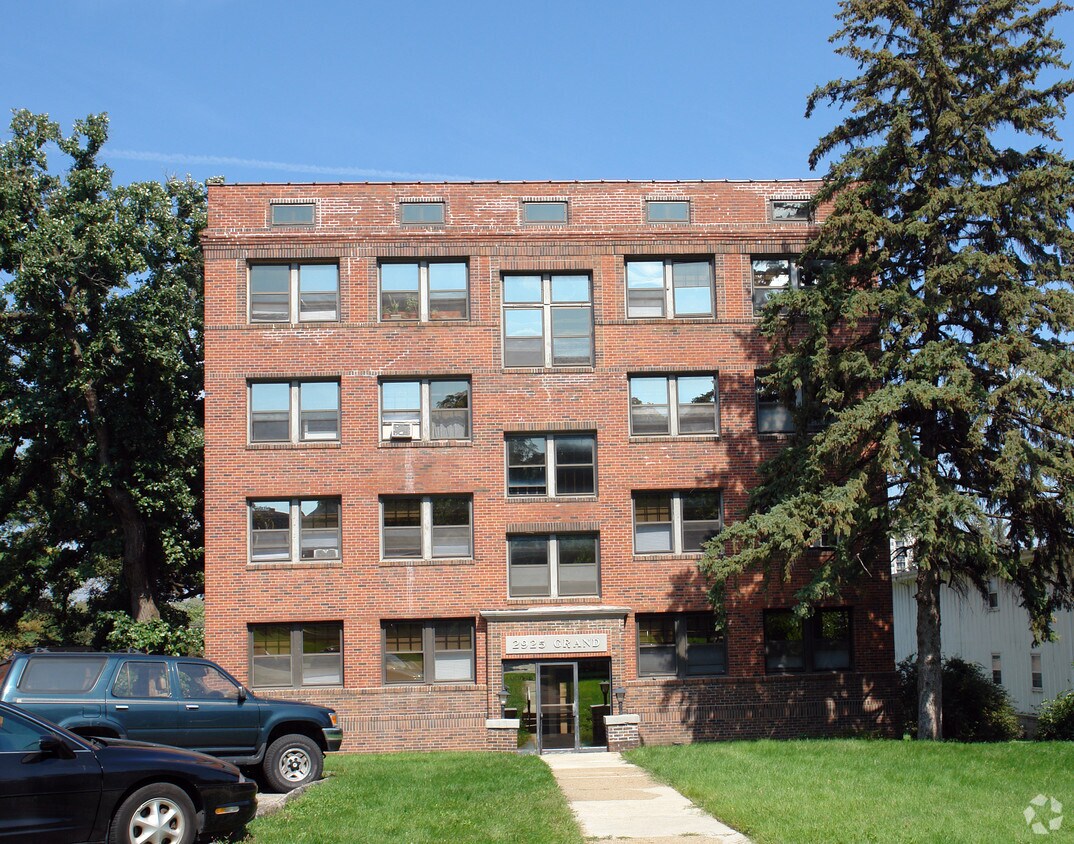 2925 Grand Avenue Apartments in Des Moines, IA