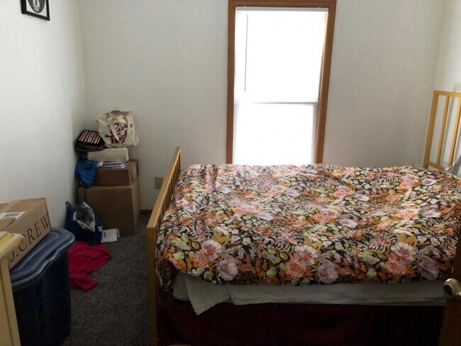 Building Photo - 1014 E Johnson St