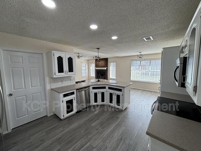 Building Photo - 8812 Skypark Dr