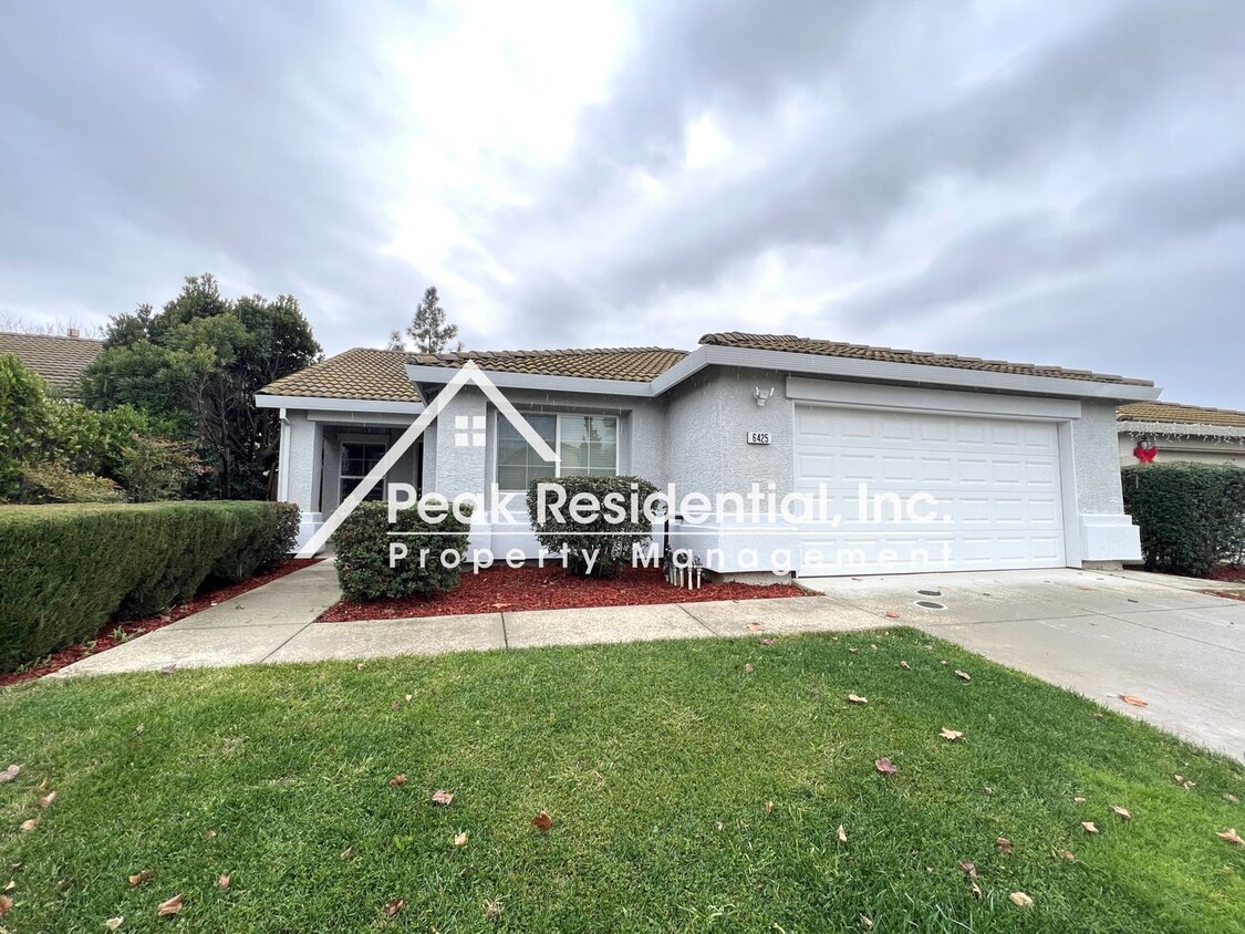 Foto principal - Wonderful 3bd/2ba Elk Grove Home with 2 Ca...