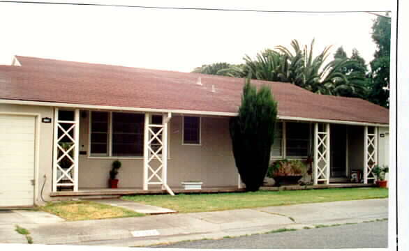Primary Photo - 3901-5 Donner St