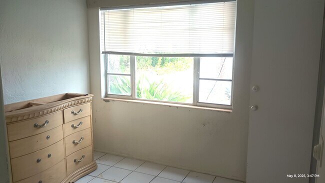 Building Photo - 3 bedrooms near the beach