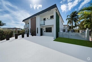 Building Photo - 7994 Crespi Blvd