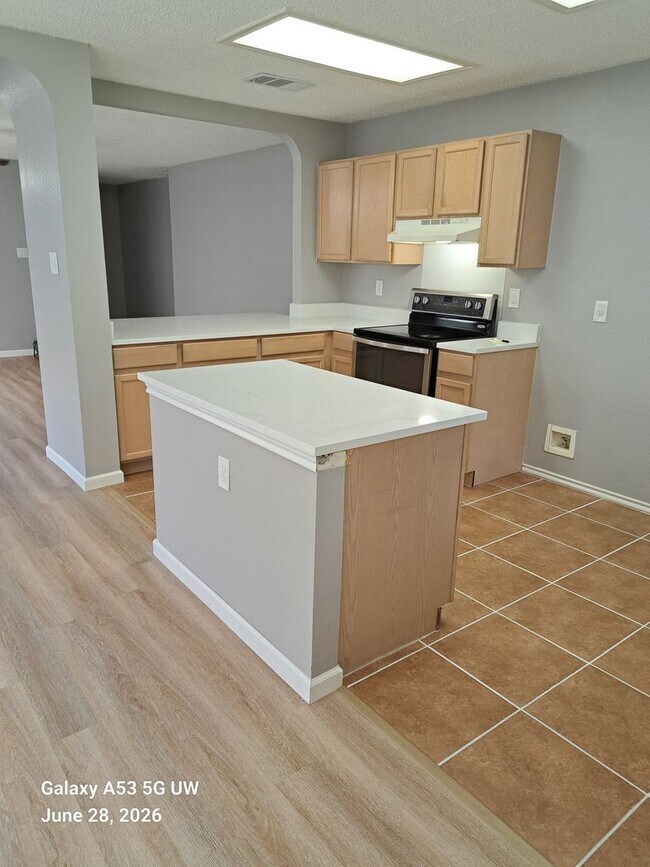 Foto del edificio - Lovely 3 BD | 2 BA | 2 CAR GARAGE Home Ready for Immediate Move in! Located off Prue Rd!