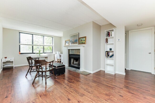 Building Photo - 85 Brainerd Rd