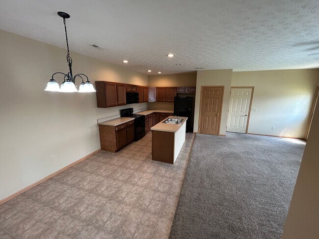 Foto del edificio - Modern & Spacious 3-Bedroom Ranch Condo!
