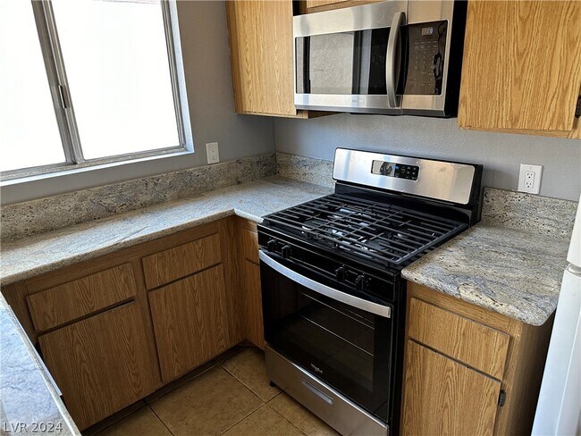 Building Photo - 4678 Cedarspring Dr