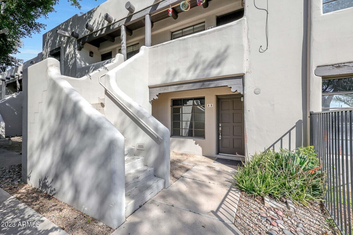 1449 E Highland Ave Unit 23, Phoenix, AZ 85014 Room for Rent in