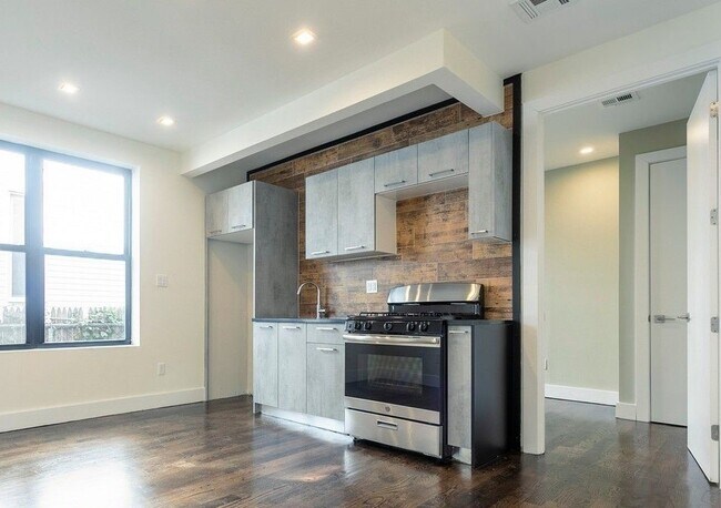 Building Photo - 1027 Belmont Ave