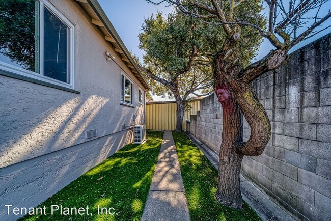 Building Photo - 2 br, 1 bath House - 9714 MacArthur Blvd