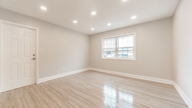 Building Photo - Crystal Heights Apartments
