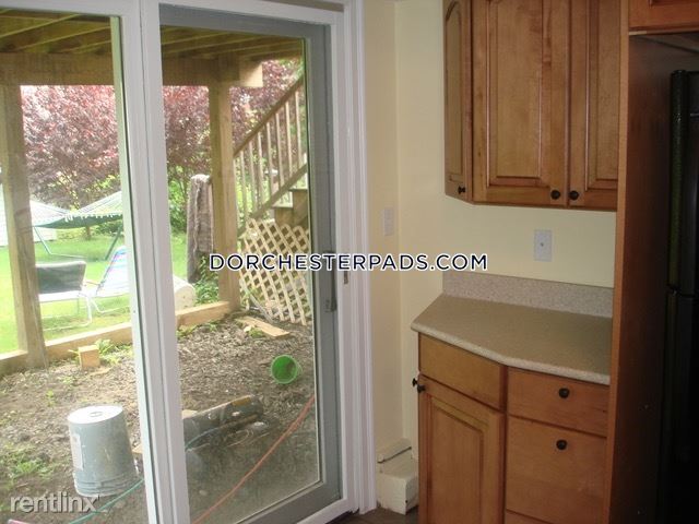 Foto del edificio - 102 Pierce Ave