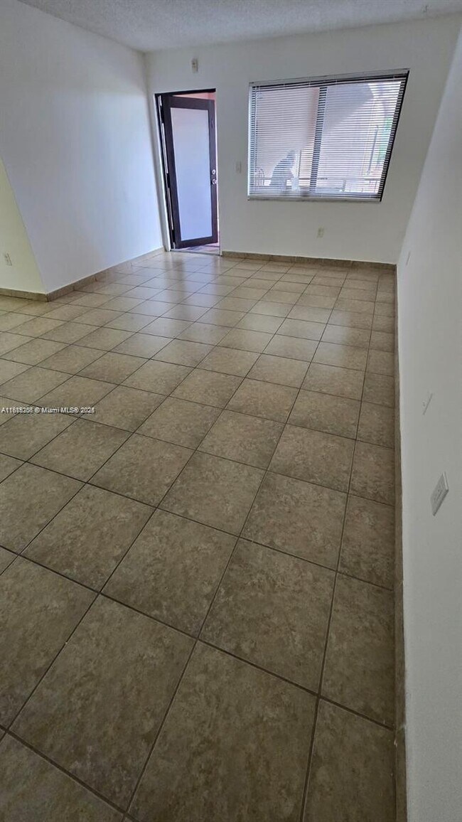 Foto del edificio - 690 NE 123rd St