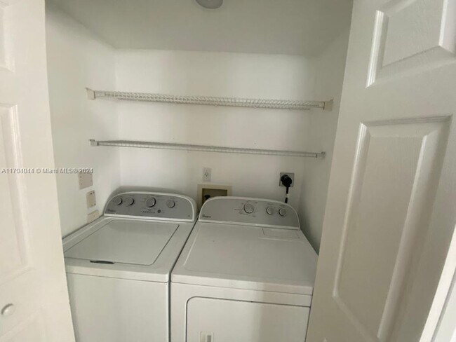 Foto del edificio - 1155 Brickell Bay Dr