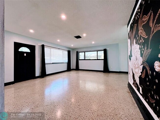 Foto del edificio - 2632 NE 10th Ave