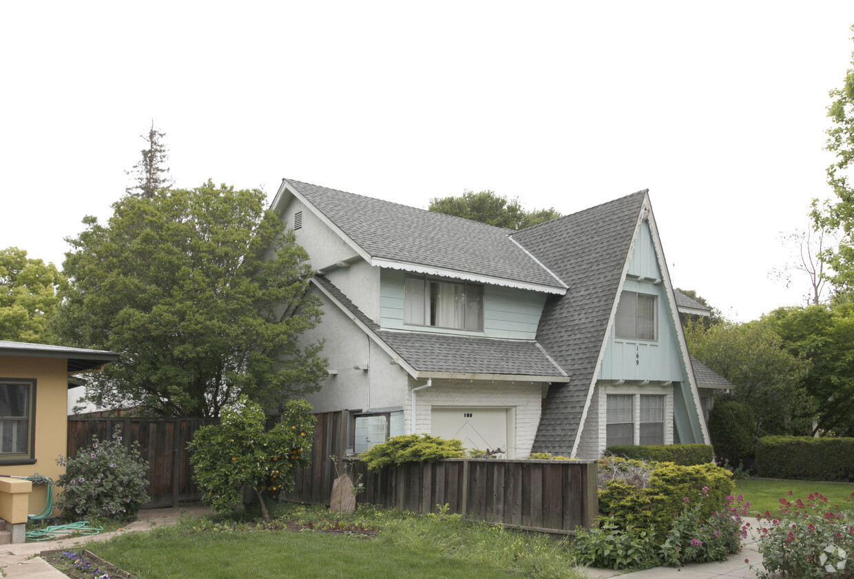 Primary Photo - 169 Waverley St