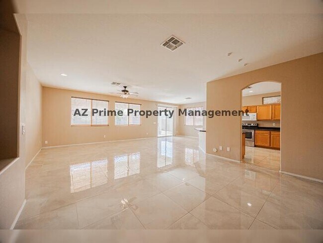 Foto del edificio - 123 W Elmwood Pl