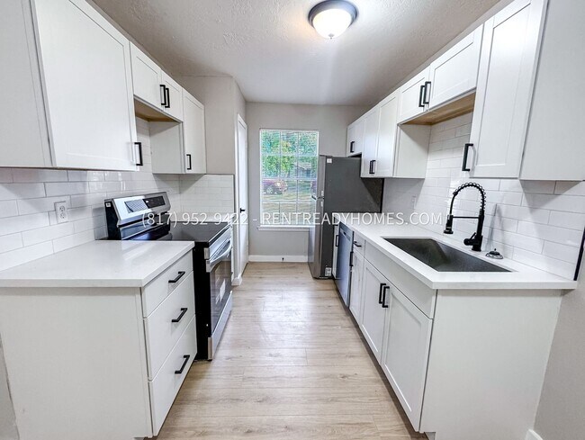 Building Photo - 319 Frontier Dr