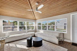 Building Photo - 823 Avenida Hermosa