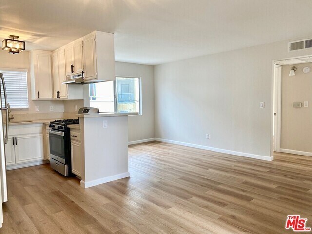 Primary Photo - 1540 N Bronson Ave