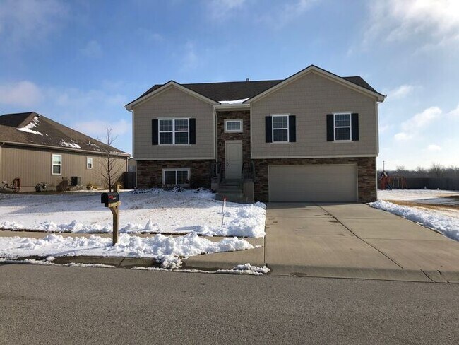 Building Photo - Three Bedroom | Two Bath Home in Bristol Park