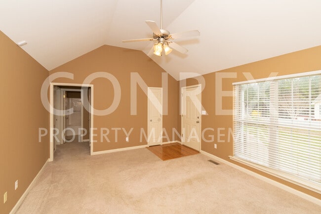 Building Photo - Scenic View