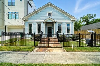 Building Photo - 1616 Alamo St