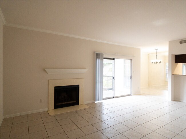 Foto del edificio - 6500 Harbor Town Dr