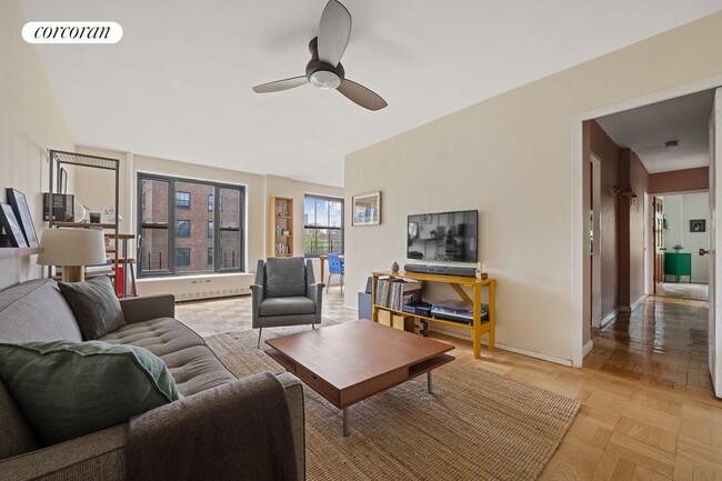 Foto del edificio - 325 Clinton Ave