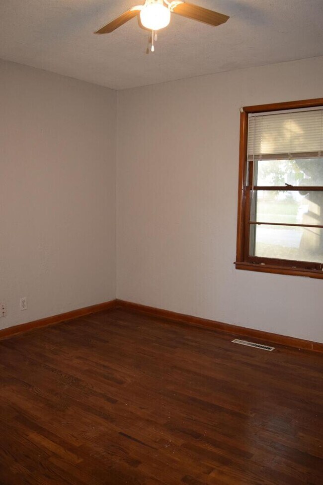 1105 S Sneed Ave, Sedalia, MO 65301 House Rental in Sedalia, MO