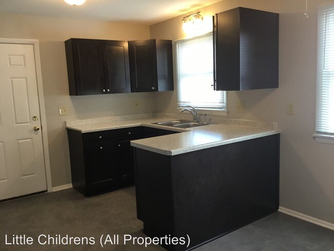 Foto del edificio - 8584-8586 N 107th St