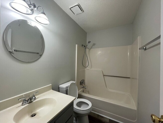 Foto del edificio - Nice 2 bedroom, 2 bath duplex