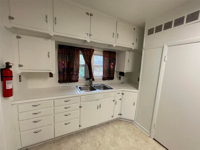 Foto del edificio - 4327 N Eastman Rd