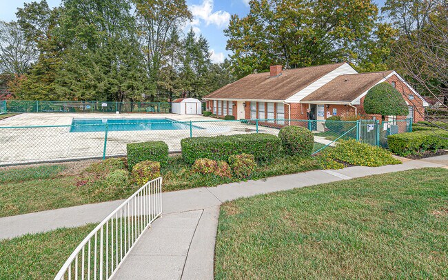 Building Photo - 7914 Gleason Dr