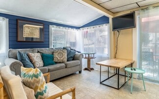 Building Photo - 1017 S Shore Dr